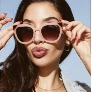 NEW! Rare Quay Noosa pale pink and brown sunglasses